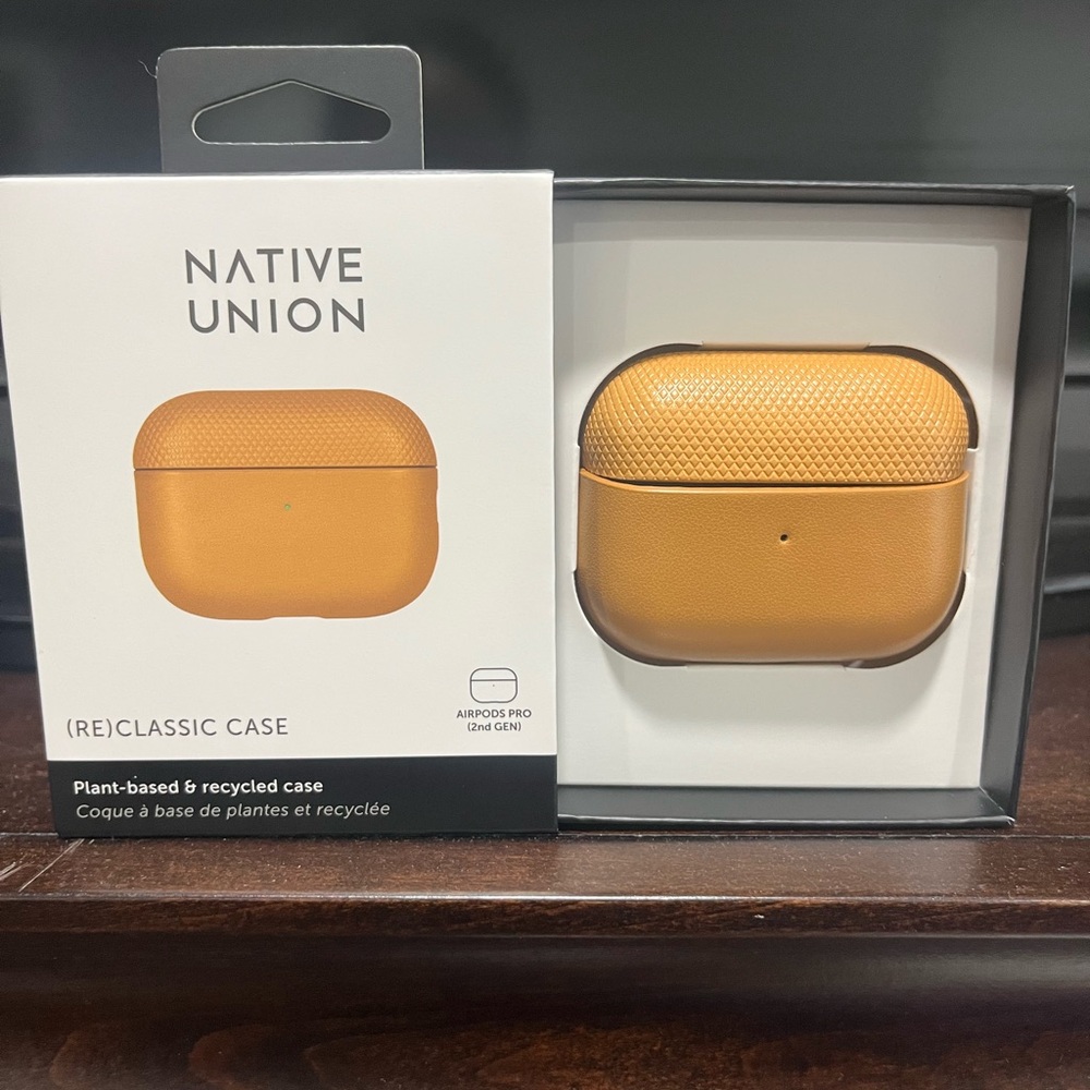 Tan Earbud Headphones Case